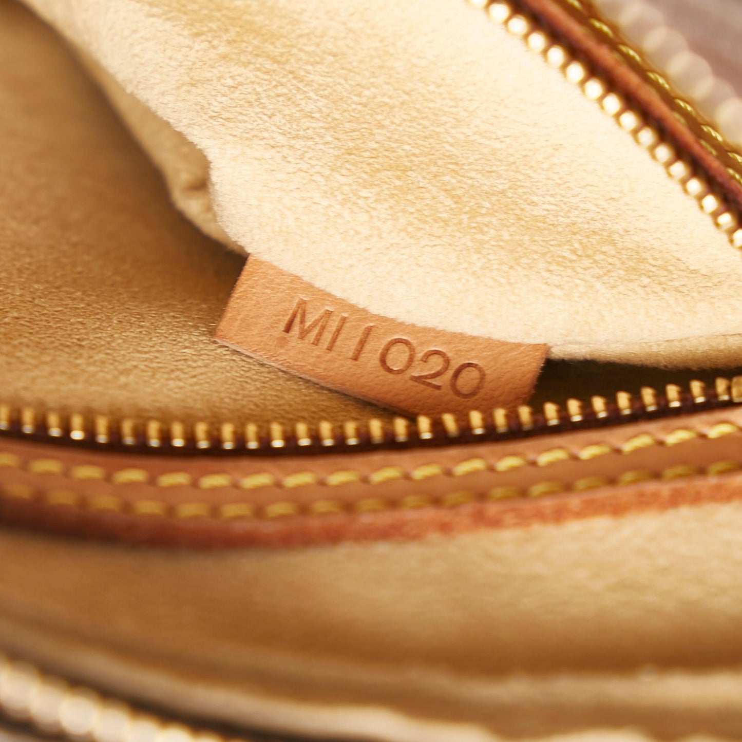 Louis Vuitton Monogram Looping MM (SHG-35688)