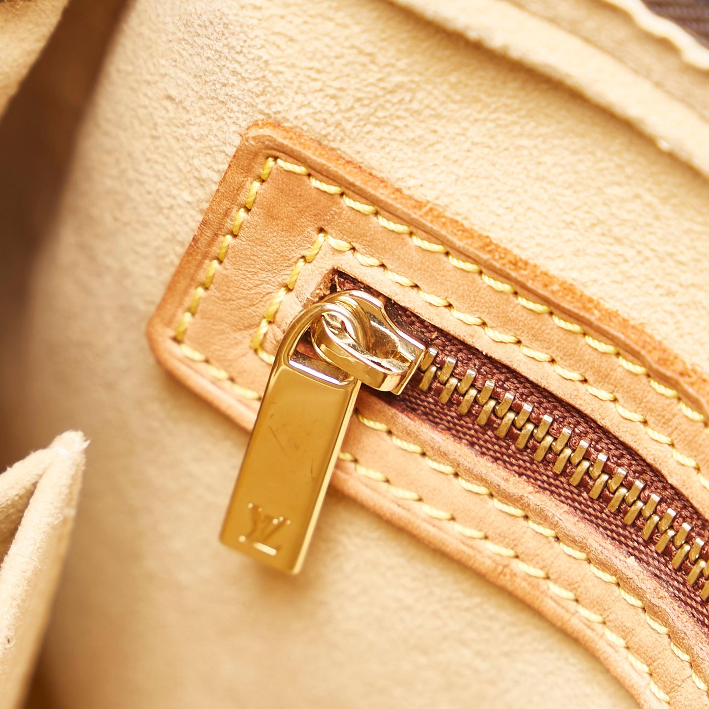 Louis Vuitton Monogram Looping MM (SHG-35688)