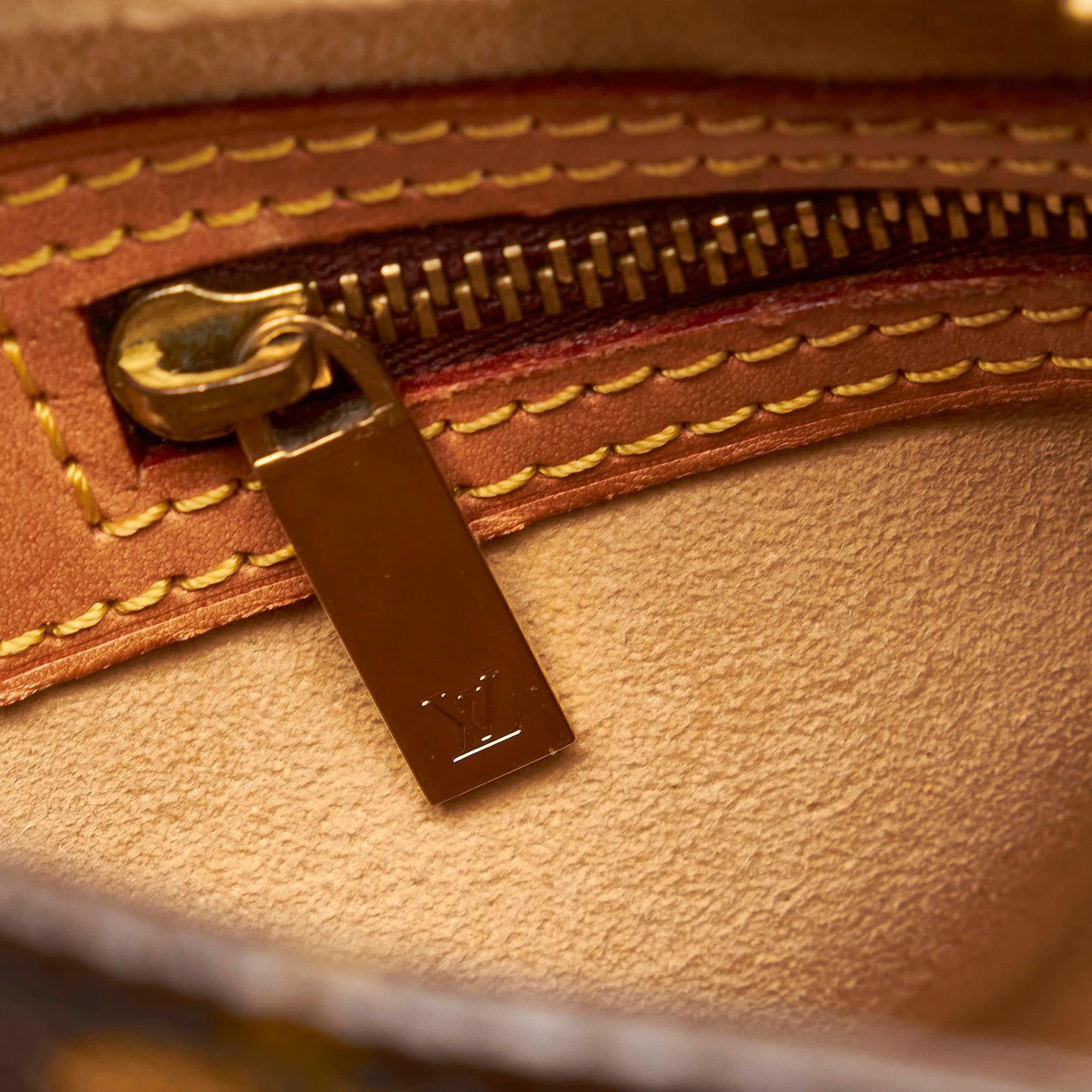 Louis Vuitton Monogram Looping MM (SHG-36592)