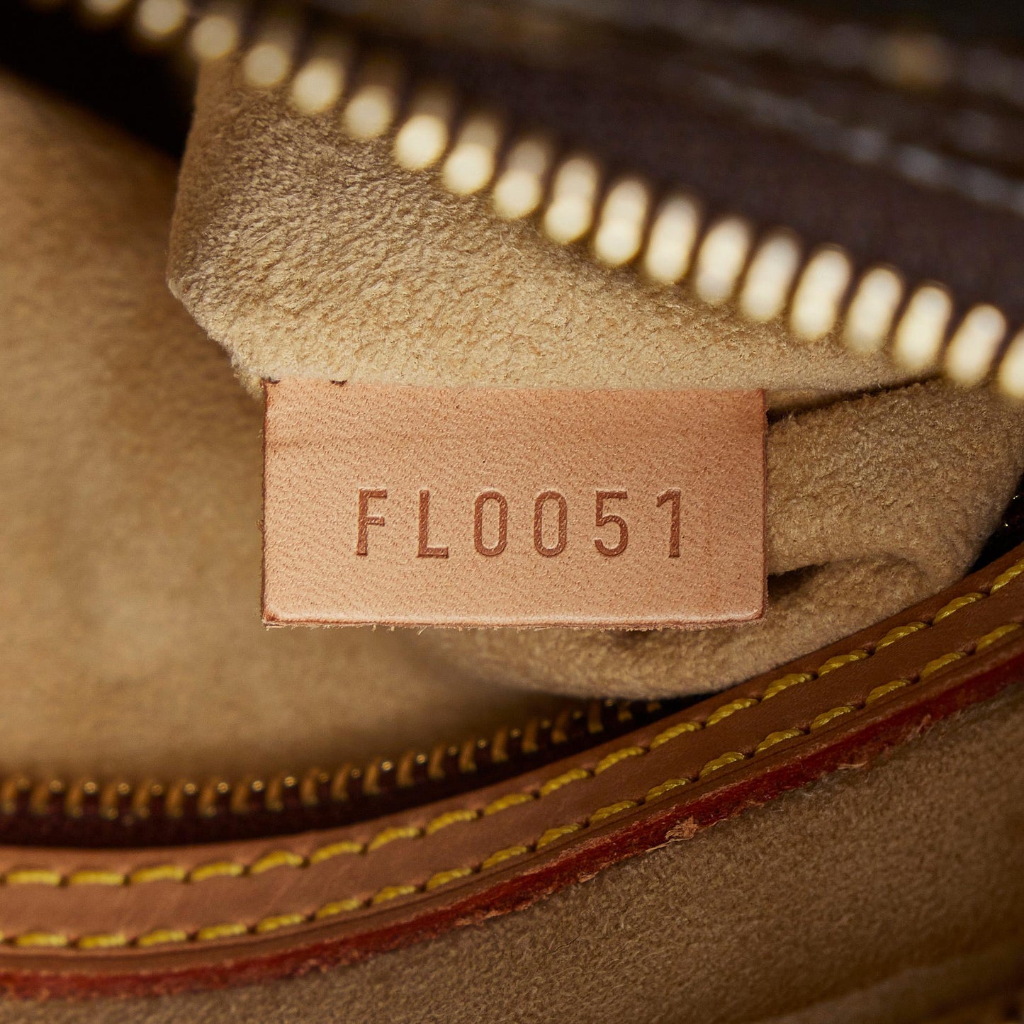 Louis Vuitton Monogram Looping MM (SHG-qCD8MO)