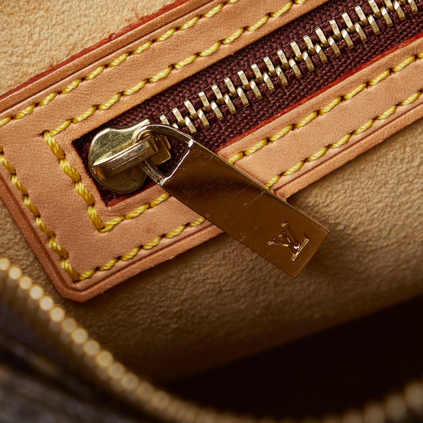 Louis Vuitton Monogram Looping MM (SHG-qCD8MO)
