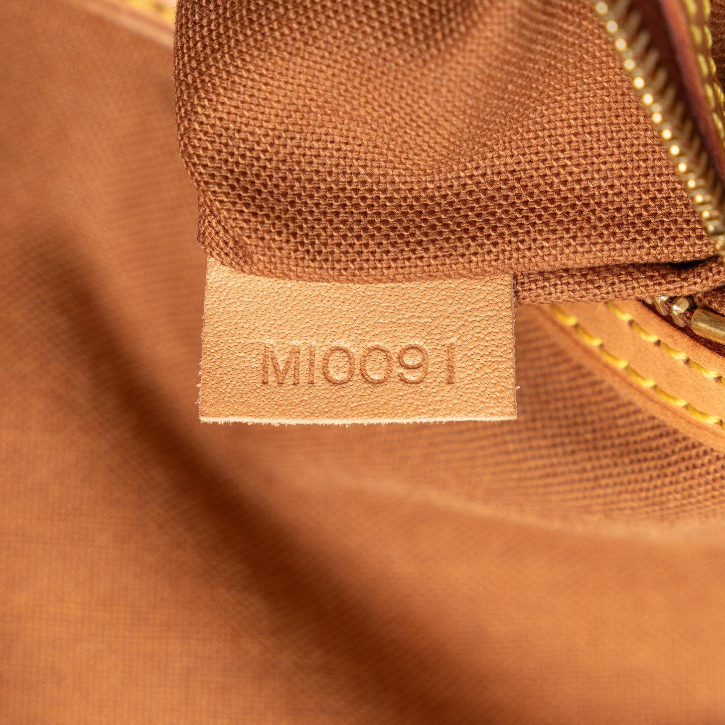 Louis Vuitton Monogram Looping Mini (SHG-ooBMmu)
