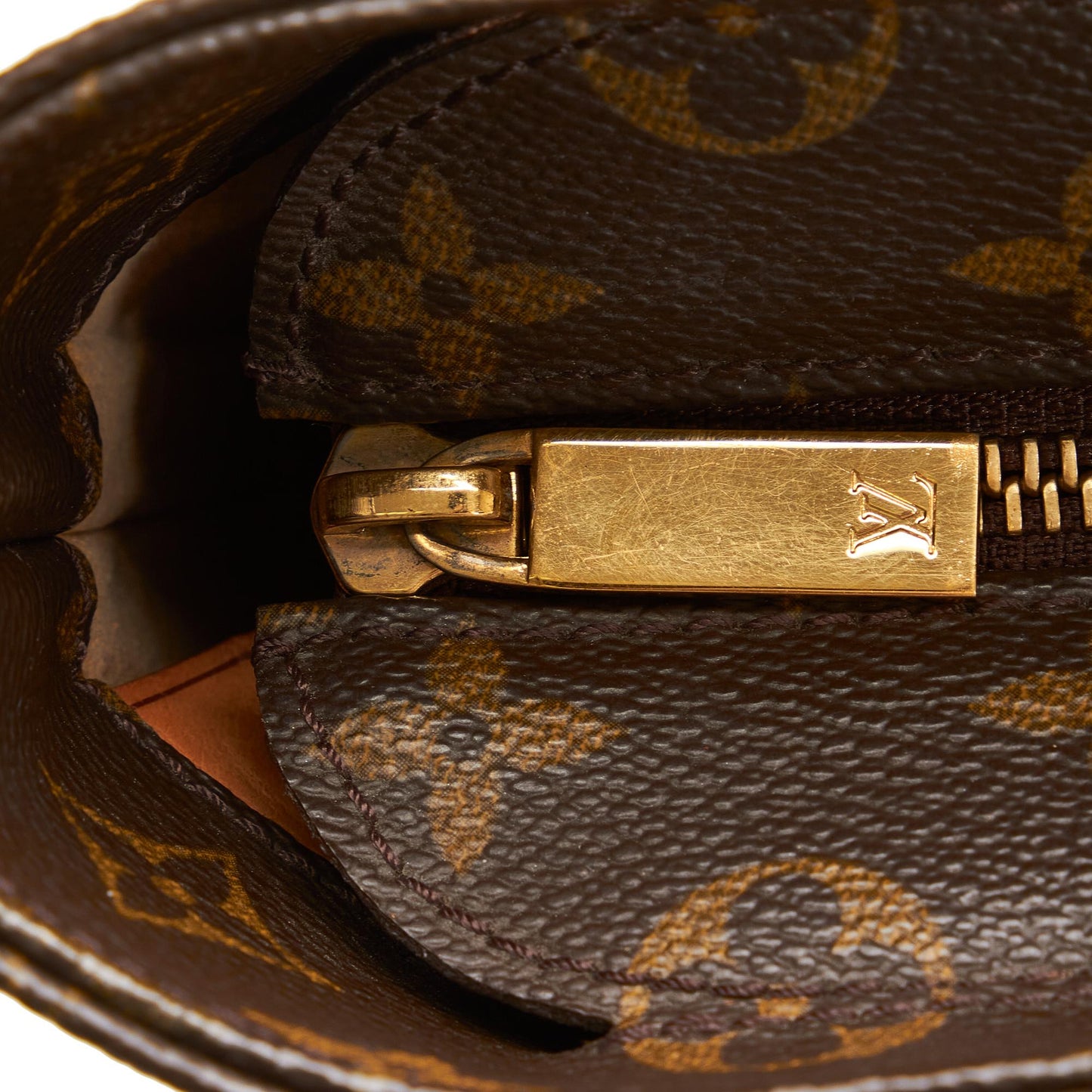 Louis Vuitton Monogram Luco (SHG-Kd7gn5)