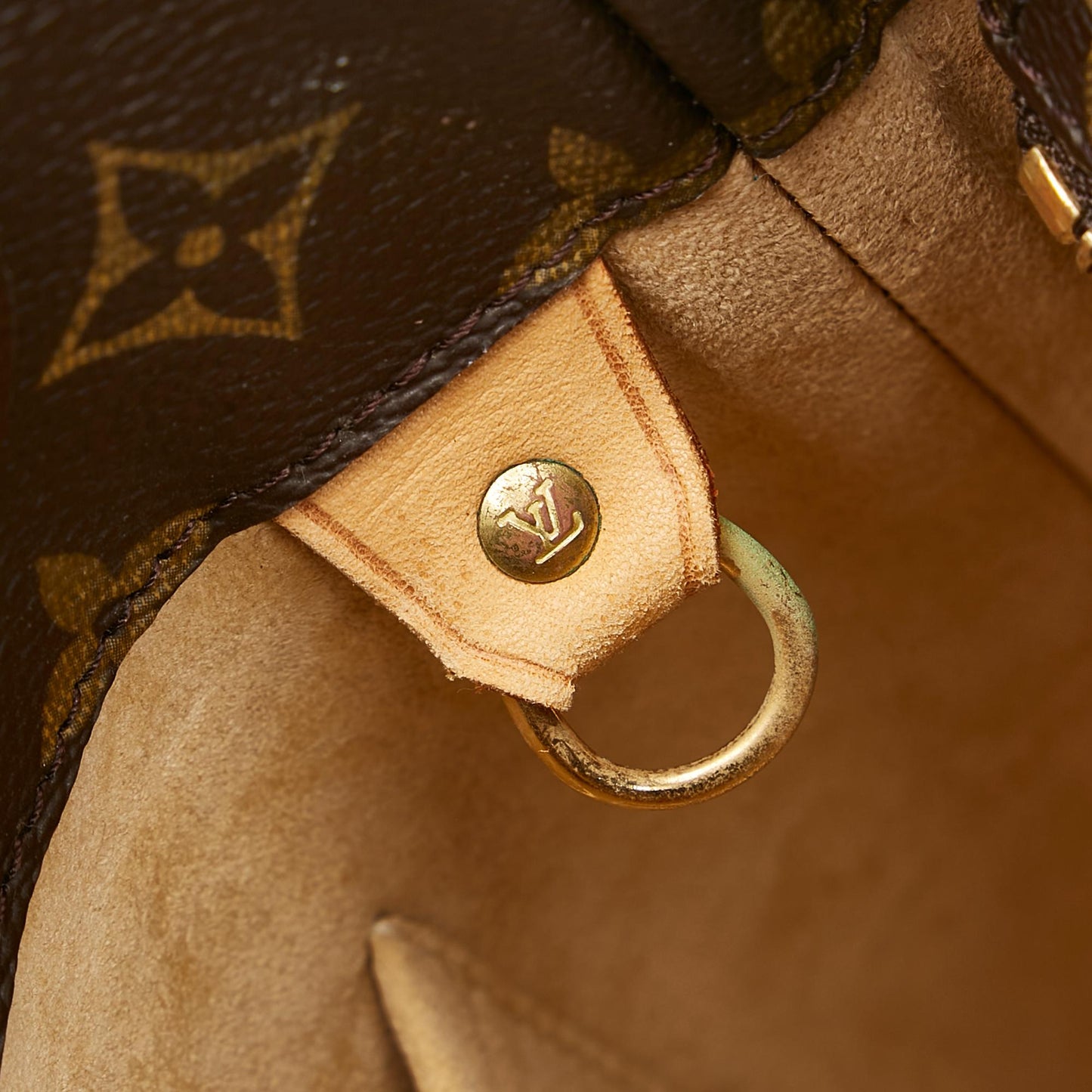 Louis Vuitton Monogram Luco (SHG-OwZmE8)