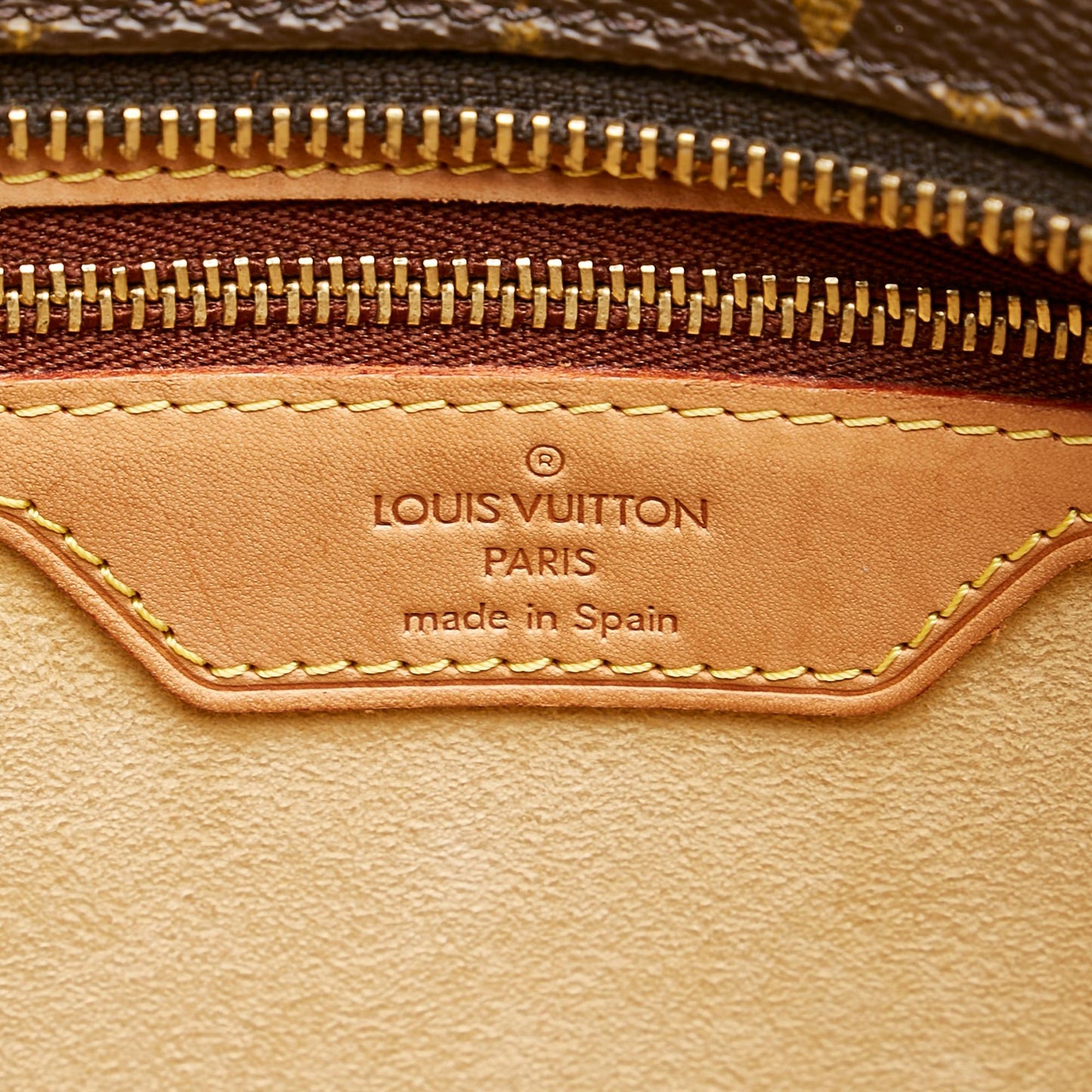 Louis Vuitton Monogram Luco (SHG-GIcmkd)