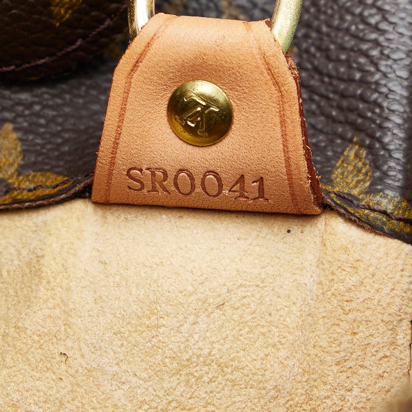 Louis Vuitton Monogram Luco (SHG-gAV1hK)