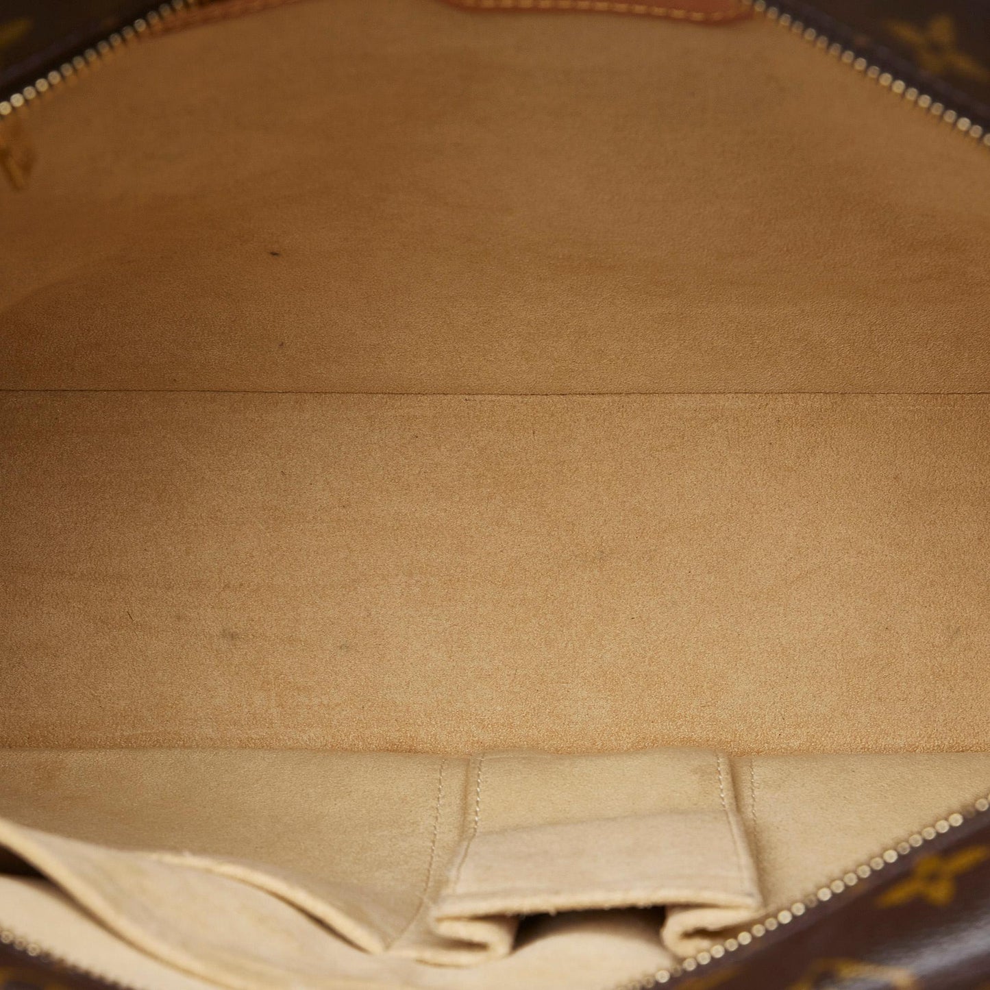 Louis Vuitton Monogram Luco (SHG-gAV1hK)