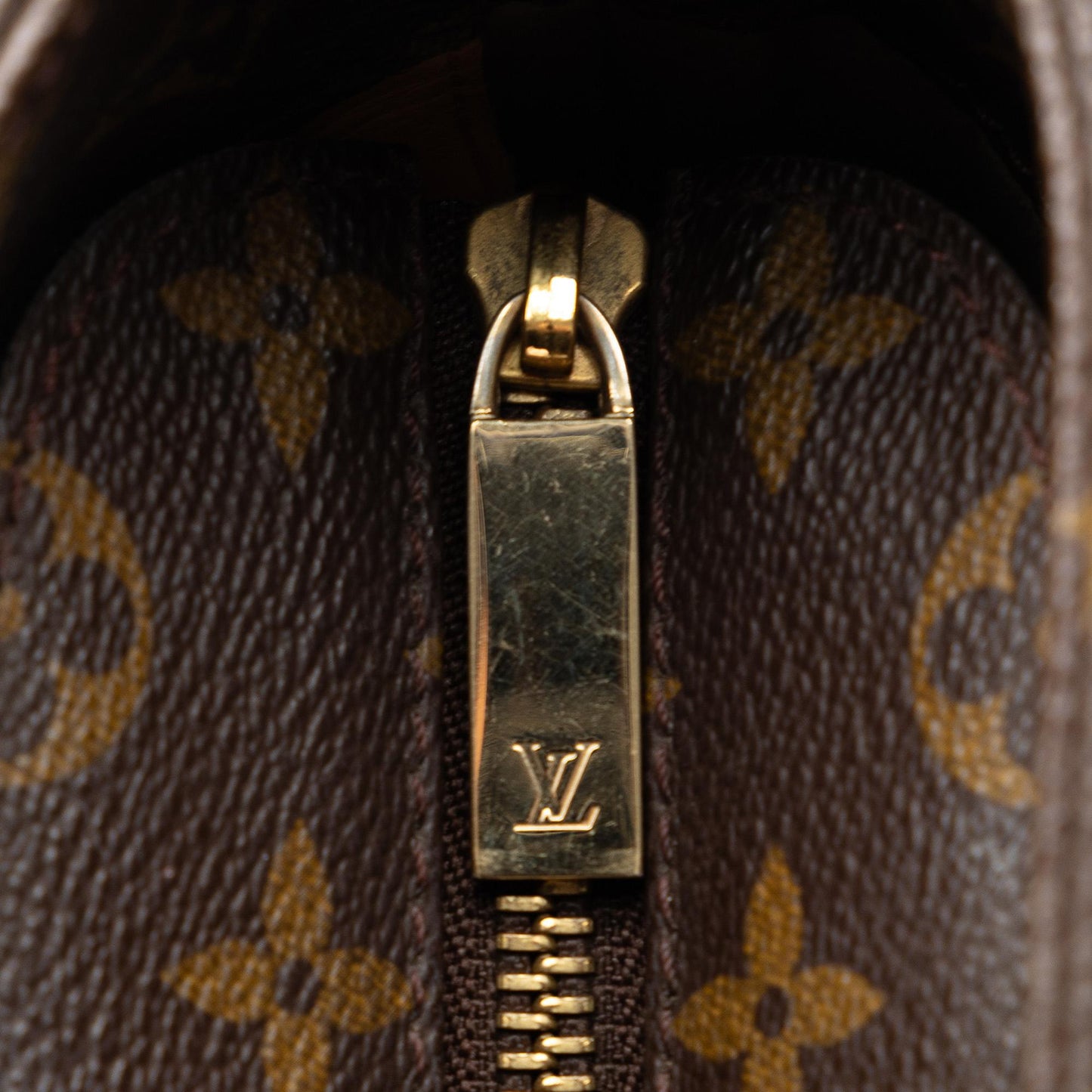 Louis Vuitton Monogram Luco (SHG-JOqV8k)