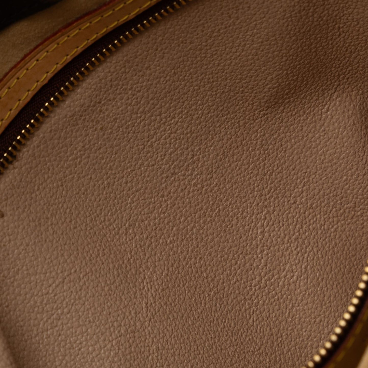 Louis Vuitton Monogram Luco (SHG-5fO3OI)