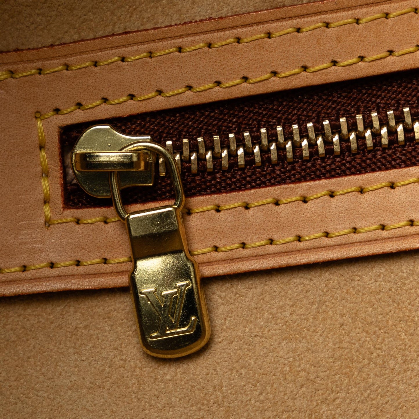 Louis Vuitton Monogram Luco (SHG-5fO3OI)