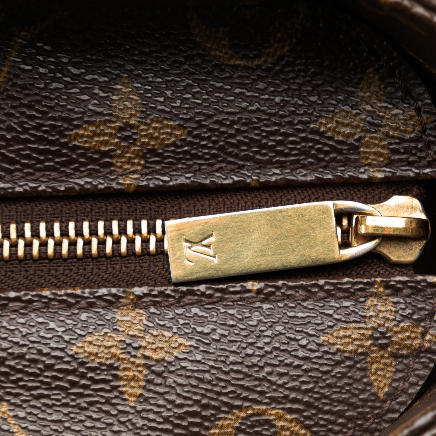 Louis Vuitton Monogram Luco (SHG-ajmq6z)