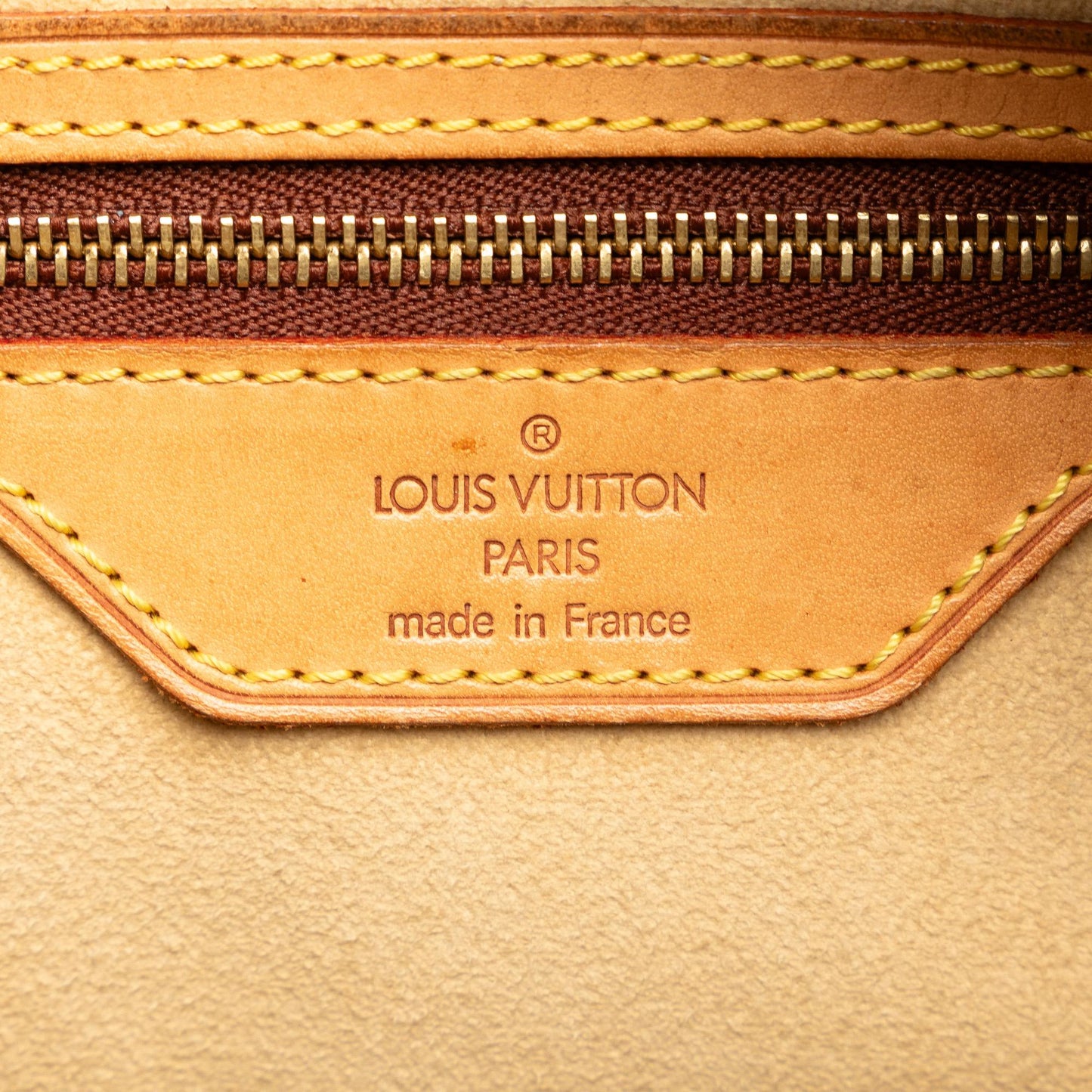 Louis Vuitton Monogram Luco (SHG-ajmq6z)