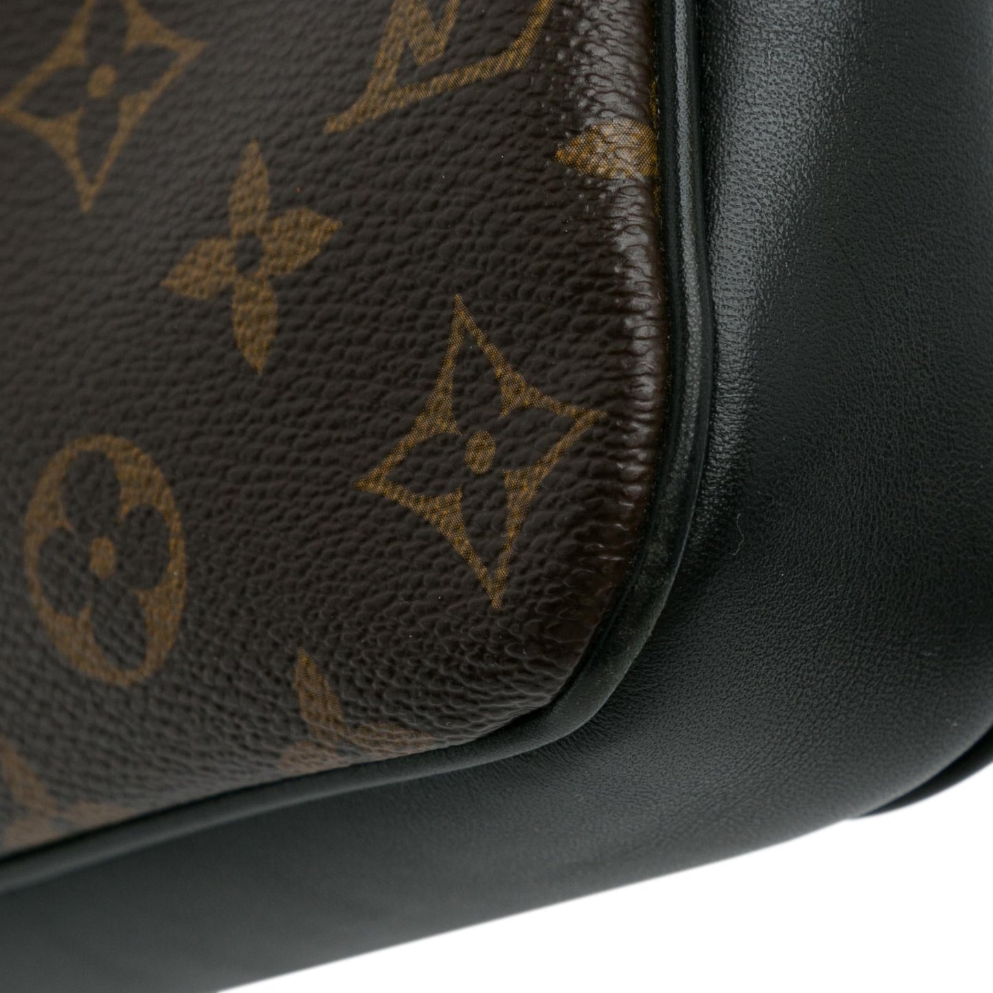 Louis Vuitton Monogram Macassar Bass MM (SHG-HwXgKr)