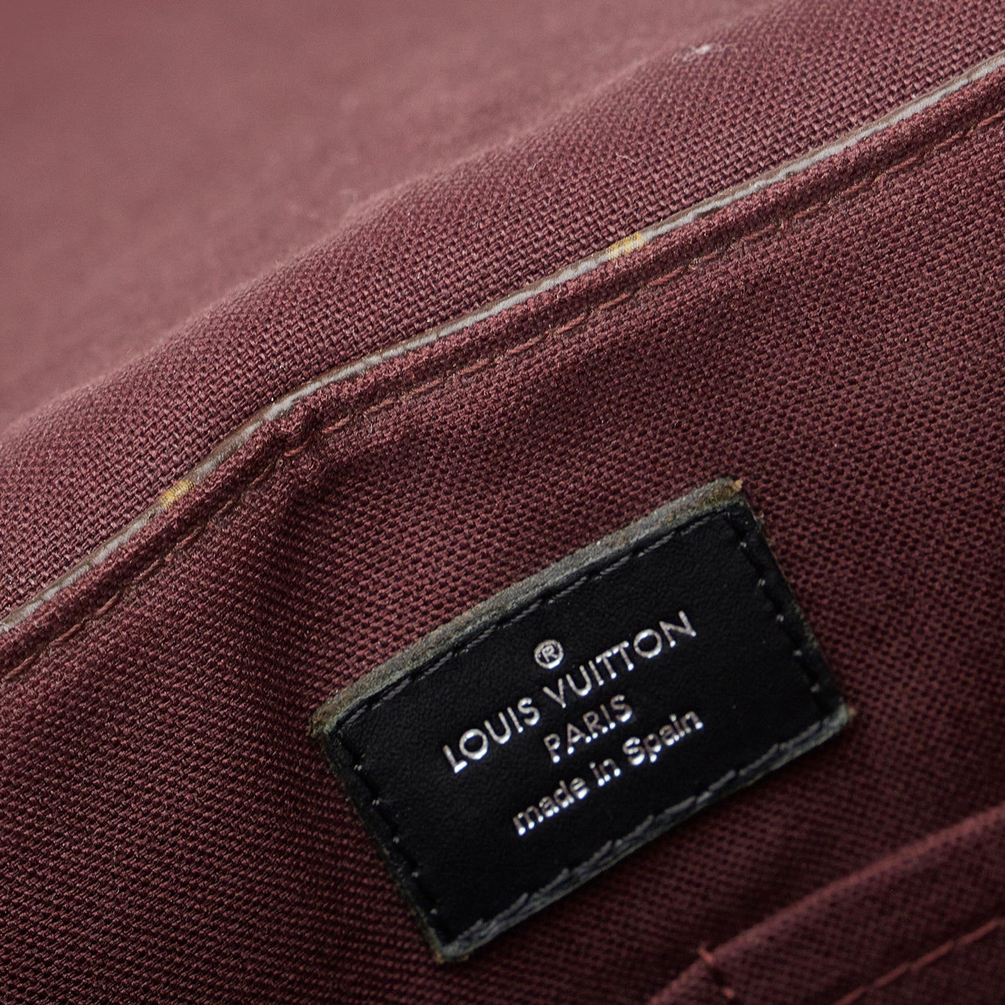 Louis Vuitton Monogram Macassar District PM (SHG-FXJXgs)
