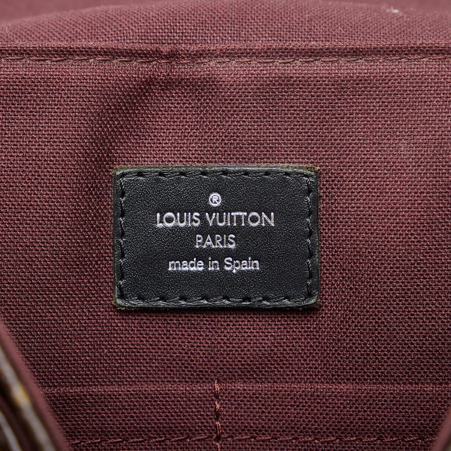 Louis Vuitton Monogram Macassar District PM (SHG-FXJXgs)