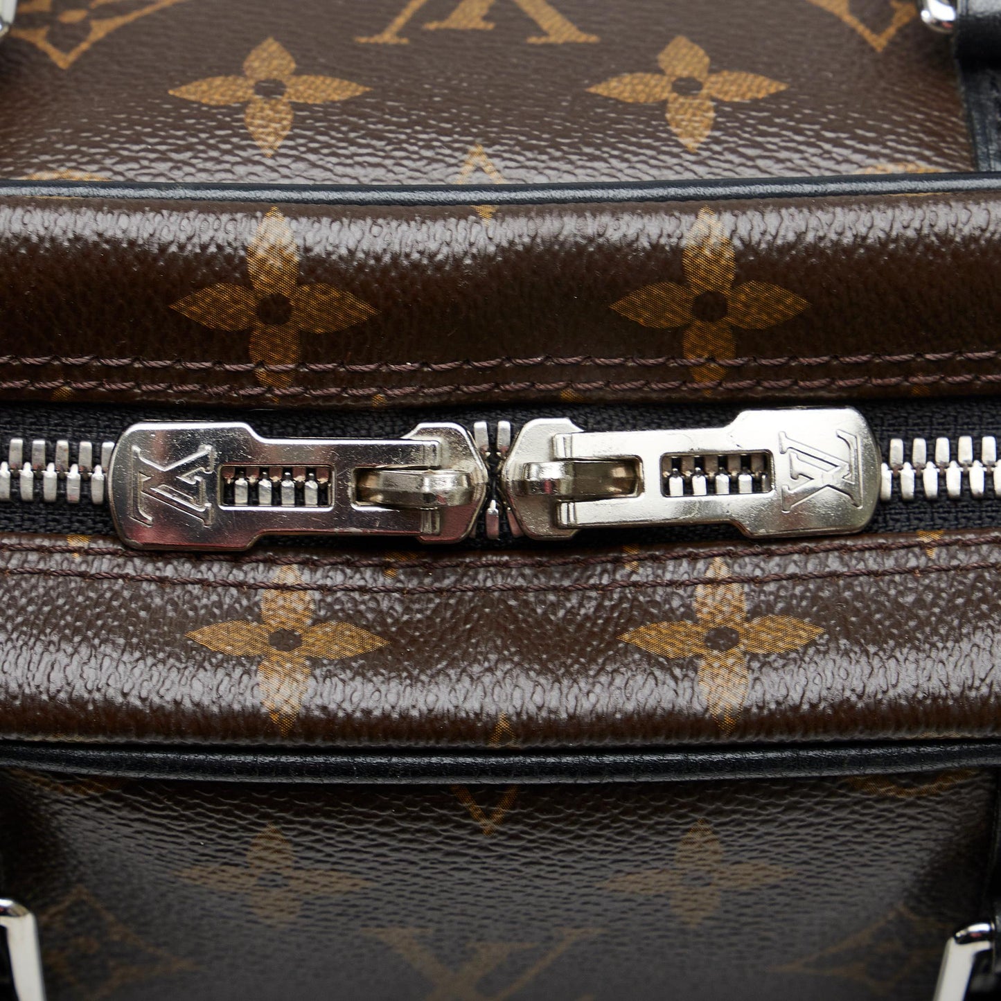 Louis Vuitton Monogram Macassar Porte-Documents Voyage GM (SHG-xbjdQX)