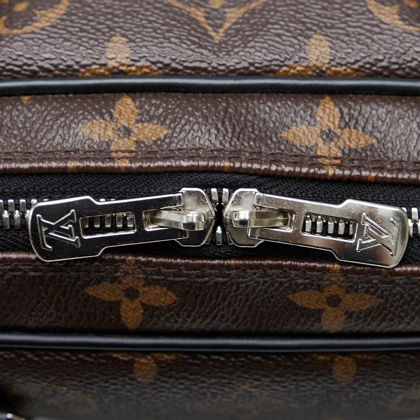 Louis Vuitton Monogram Macassar Porte Documents Voyage (SHG-gCbTCM)