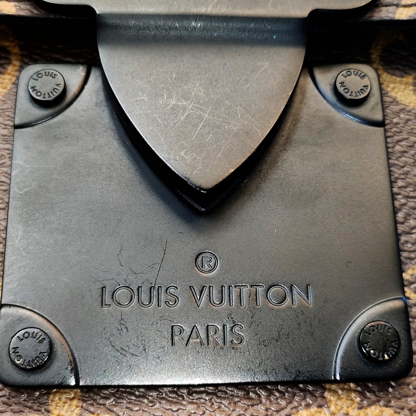 Louis Vuitton Monogram Macassar S Lock A4 Pouch (SHG-7uwojo)