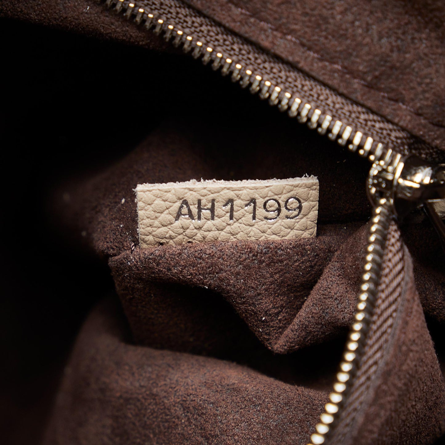 Louis Vuitton Monogram Mahina Babylone Chain BB (SHG-hcjw4F)