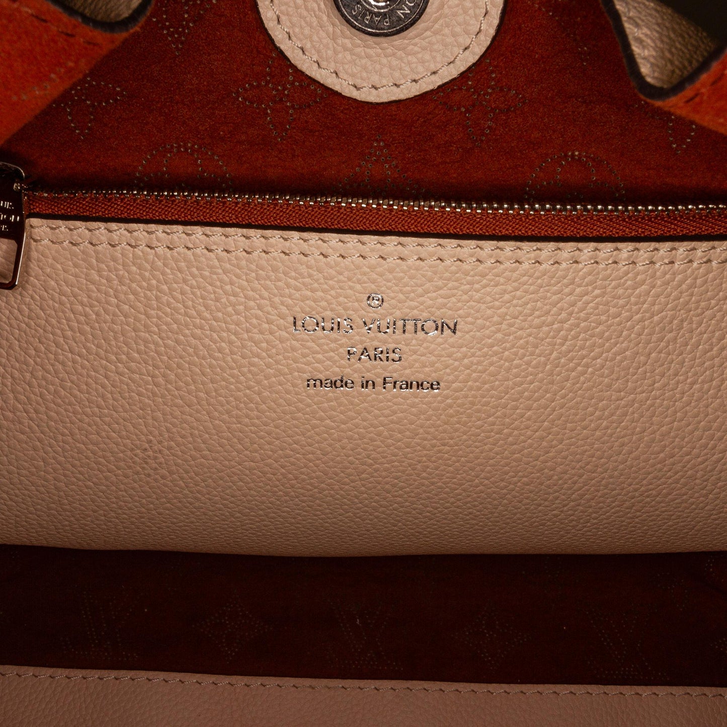 Louis Vuitton Monogram Mahina Carmel (SHG-ZjAOZs)