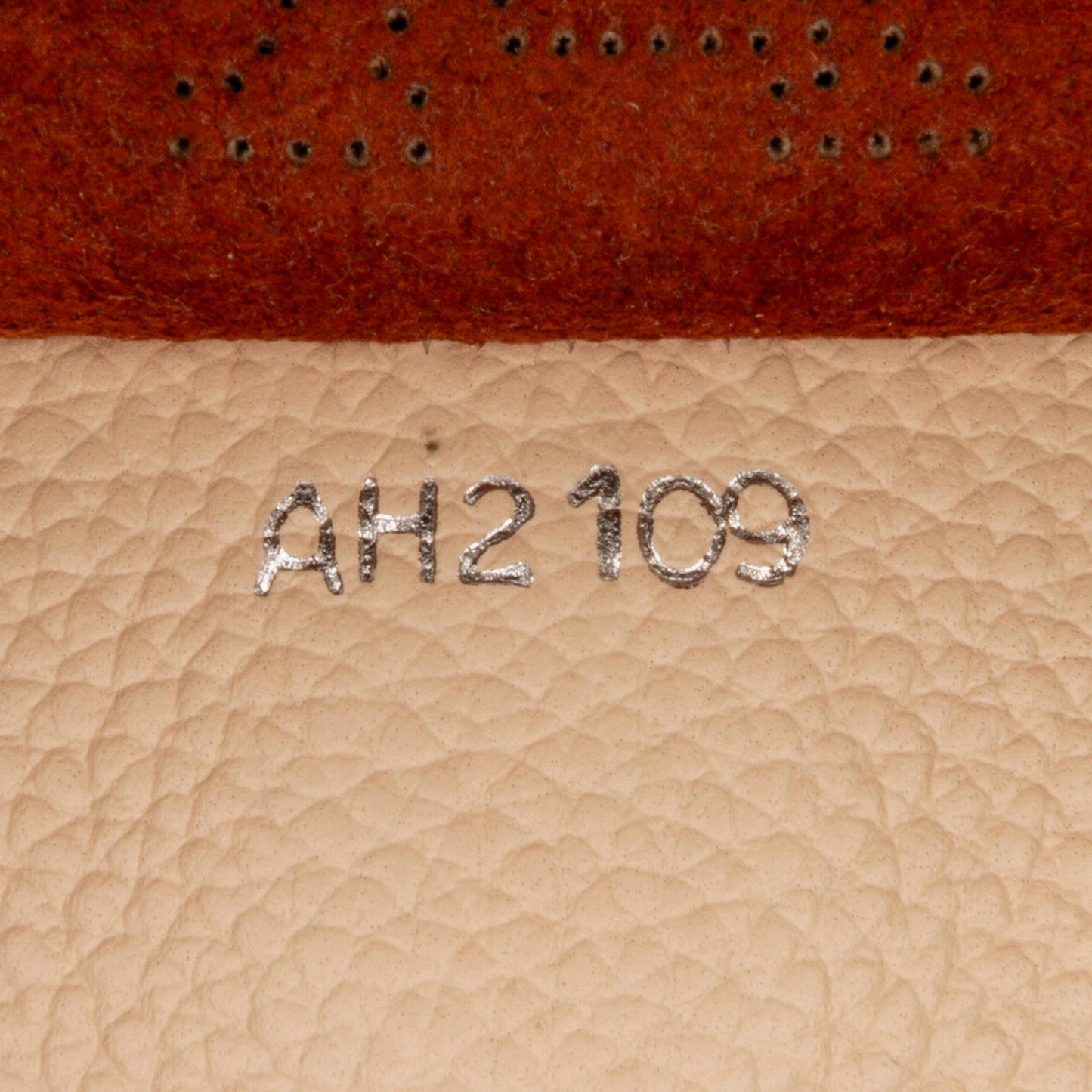 Louis Vuitton Monogram Mahina Carmel (SHG-ZjAOZs)