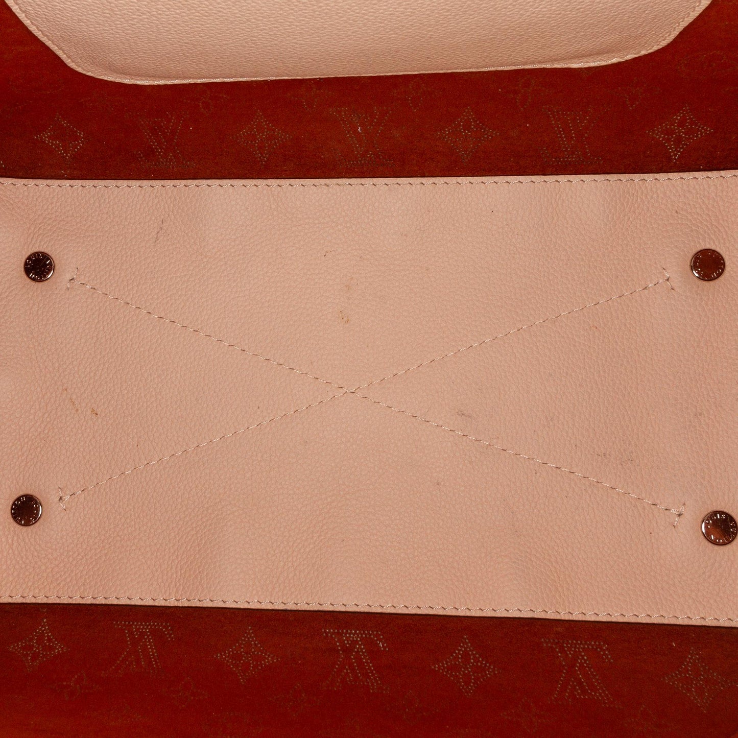 Louis Vuitton Monogram Mahina Carmel (SHG-ZjAOZs)