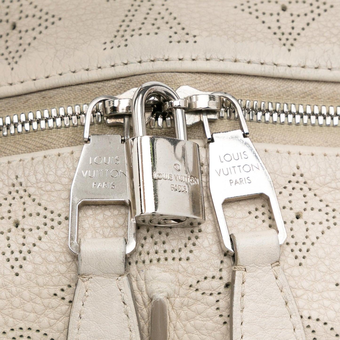 Louis Vuitton Monogram Mahina Selene PM (SHG-G3UWpi)