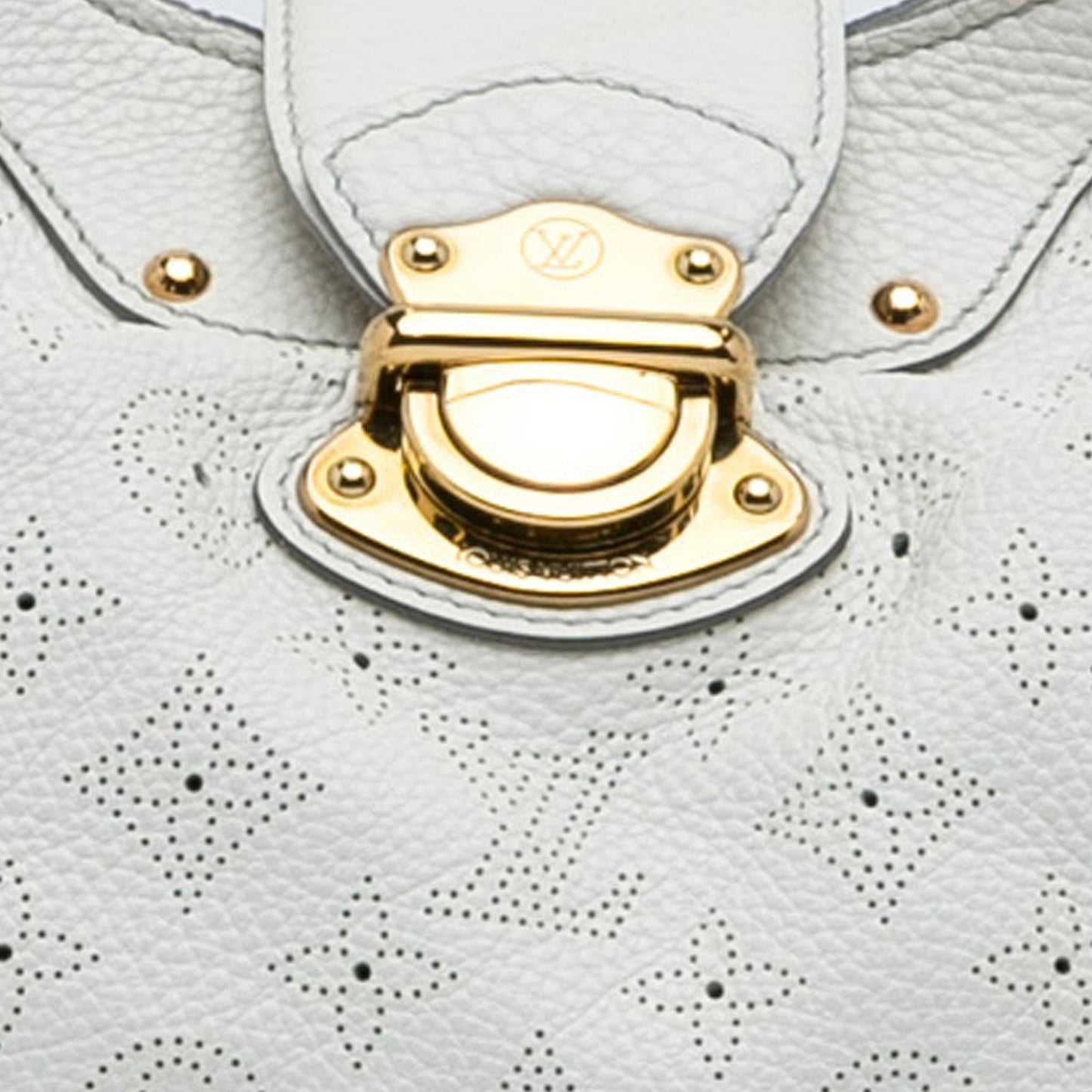 Louis Vuitton Monogram Mahina XL (SHG-B4c4C8)