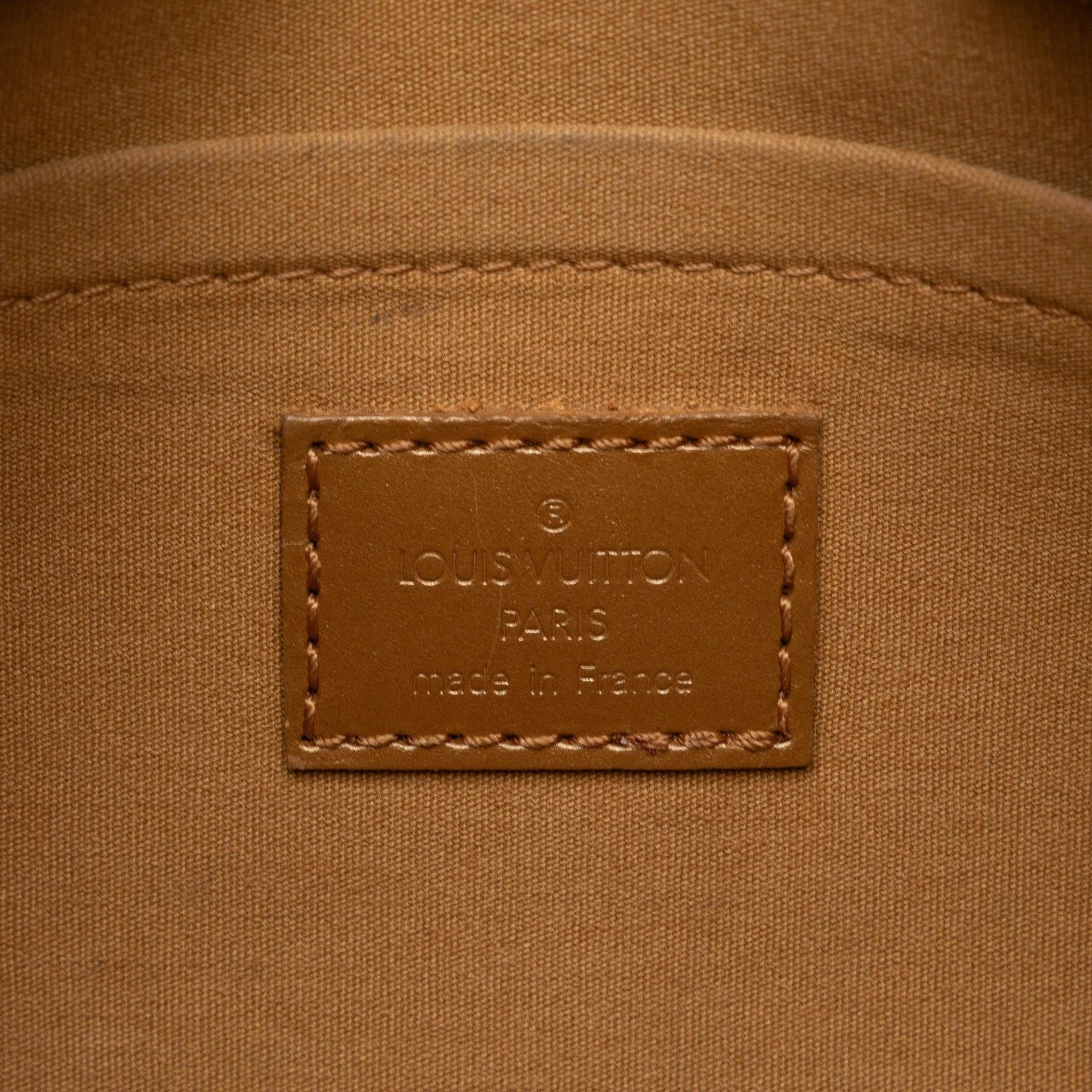 Louis Vuitton Monogram Mat Shelton (SHG-VtubuP)