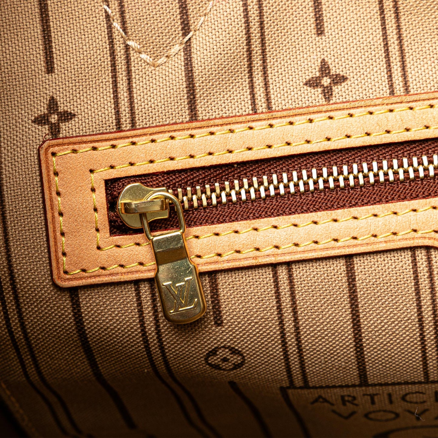 Louis Vuitton Monogram Neverfull MM (SHG-YCKC8a)