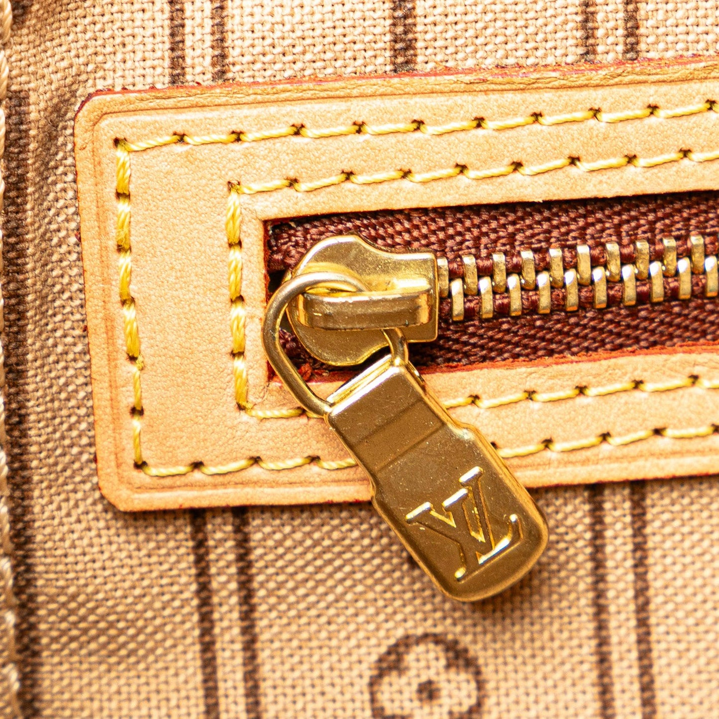 Louis Vuitton Monogram Neverfull PM (SHG-eByxaP)