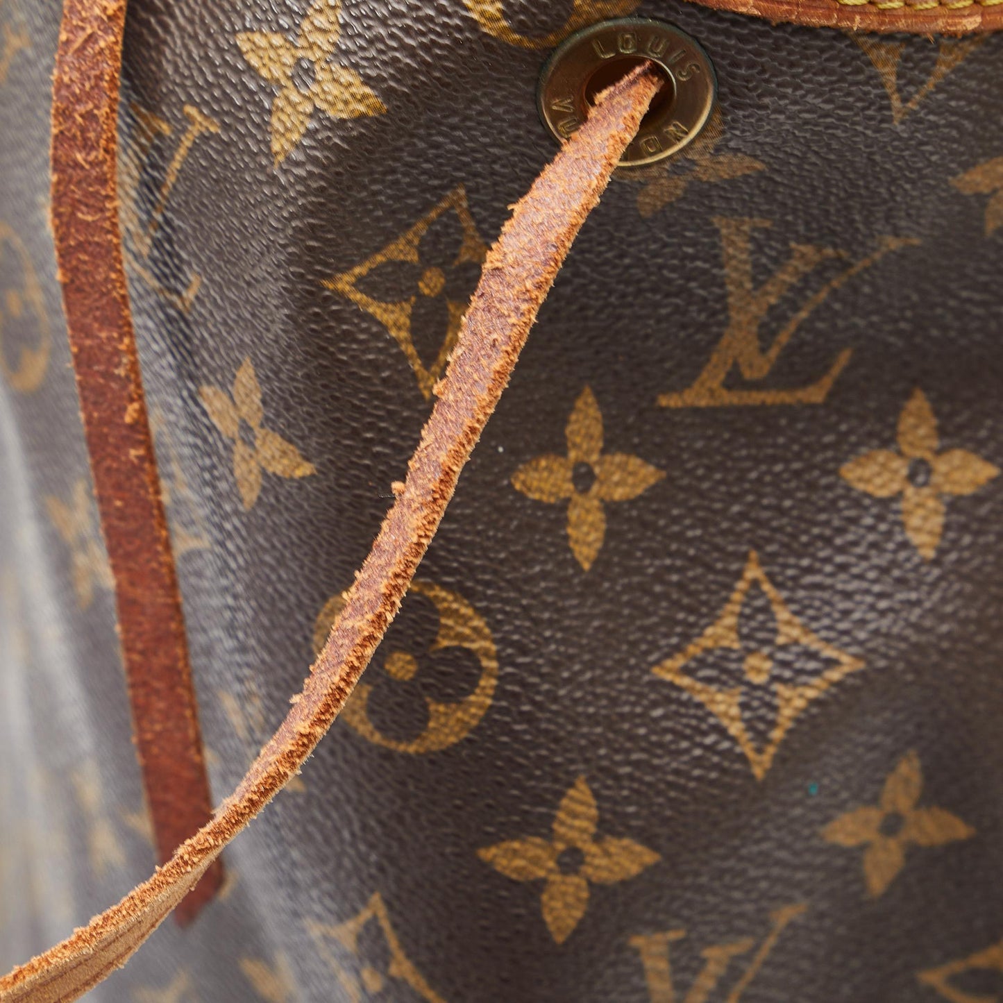 Louis Vuitton Monogram Noe GM (SHG-CXjUSc)