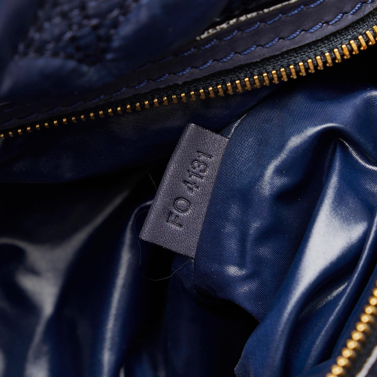 Louis Vuitton Monogram Nylon Desire Lockit Vertical MM (SHG-Yrhdgz)