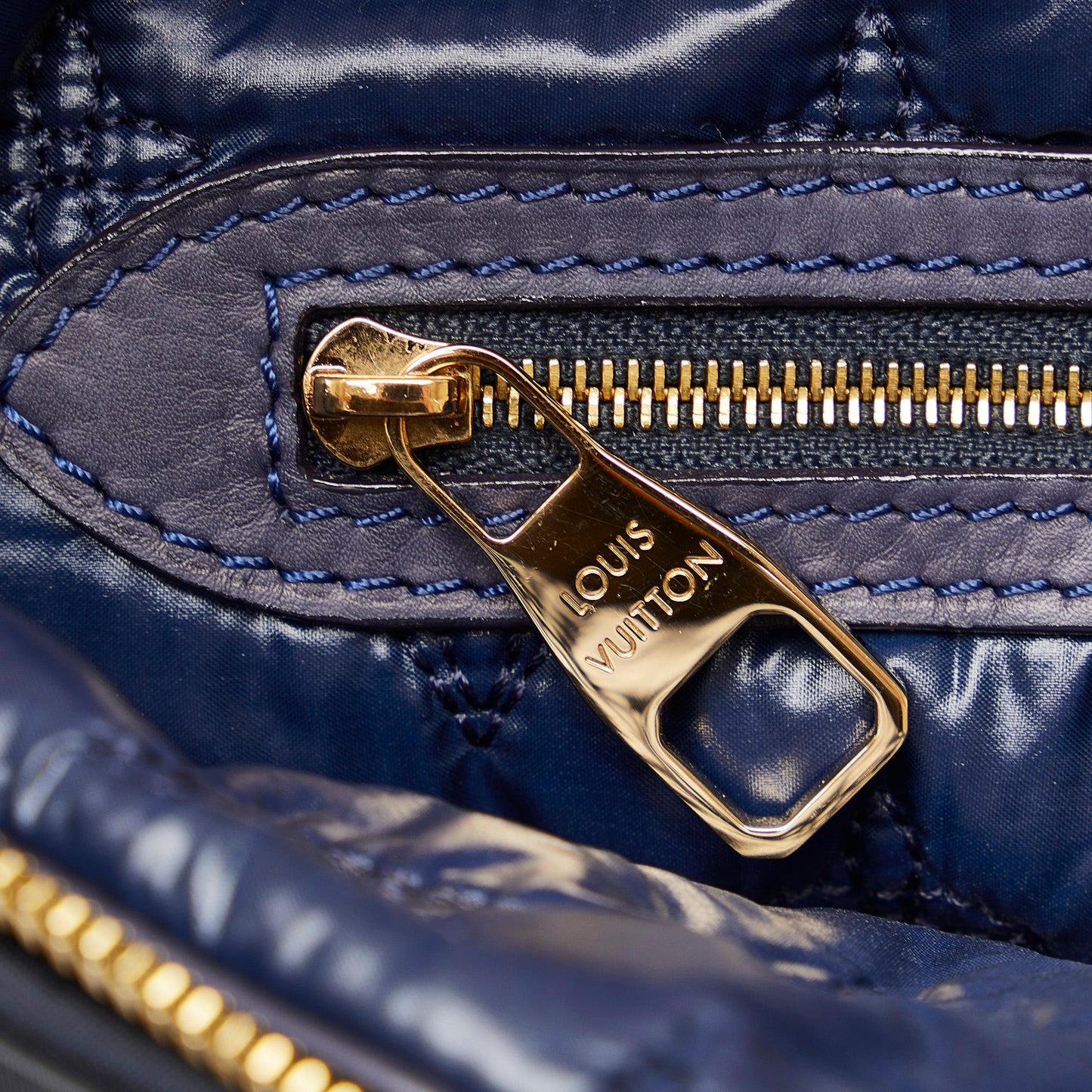 Louis Vuitton Monogram Nylon Desire Lockit Vertical MM (SHG-Yrhdgz)