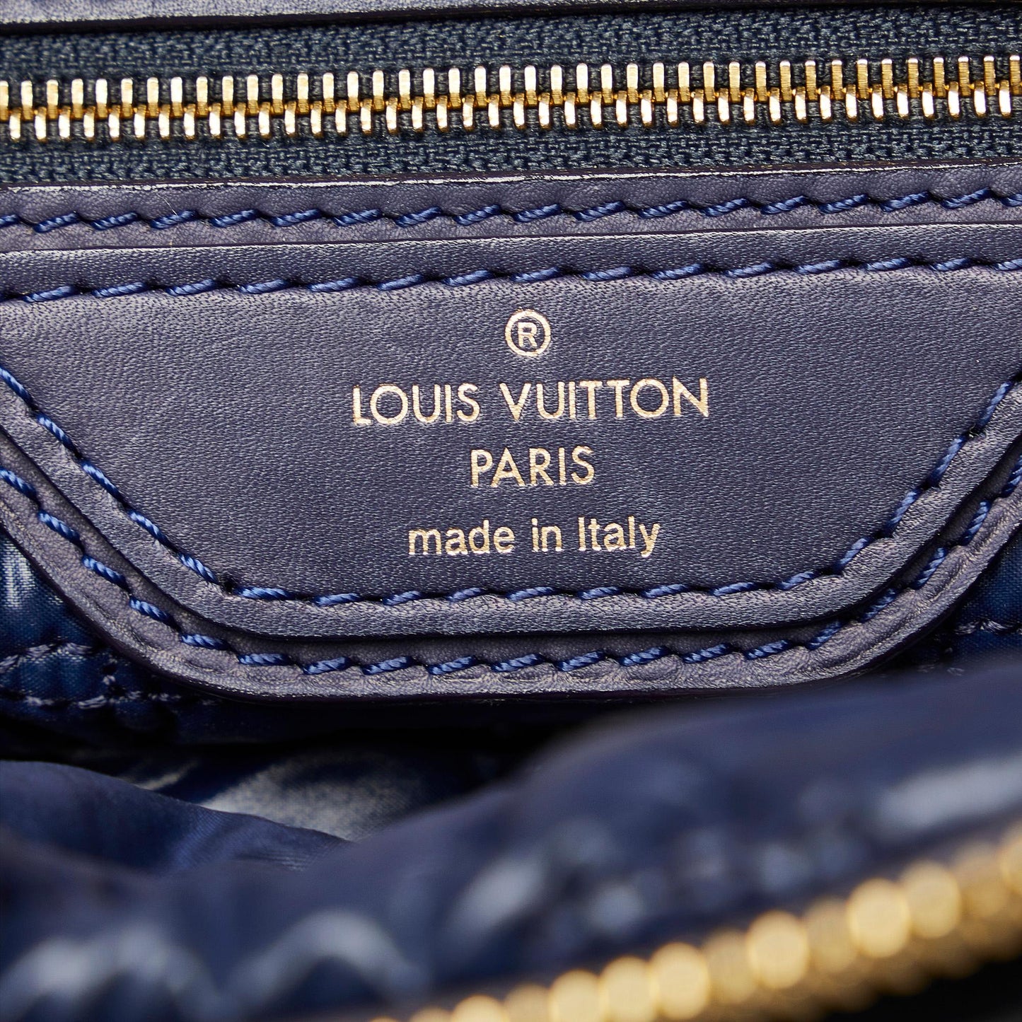Louis Vuitton Monogram Nylon Desire Lockit Vertical MM (SHG-Yrhdgz)