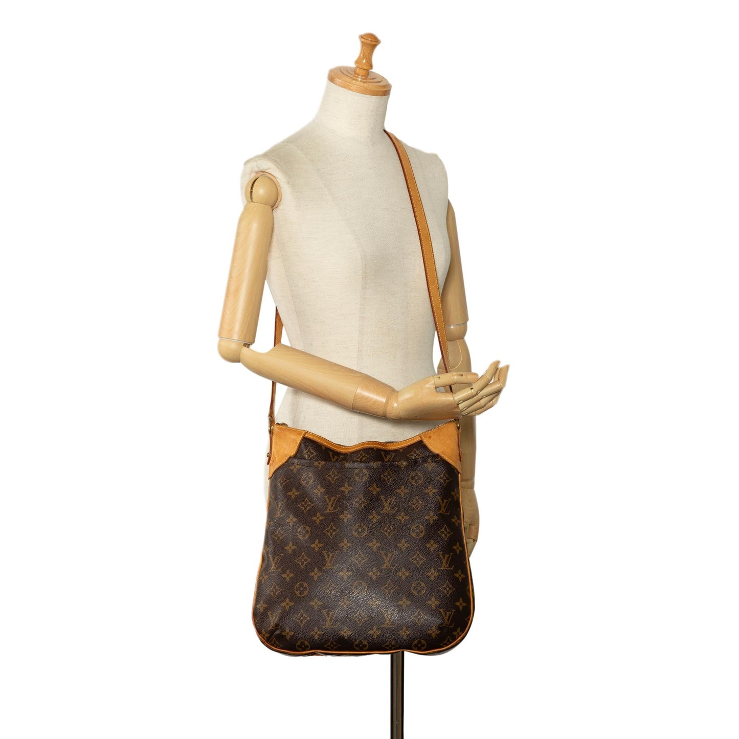 Louis Vuitton Monogram Odeon MM (SHG-tmSrxQ)