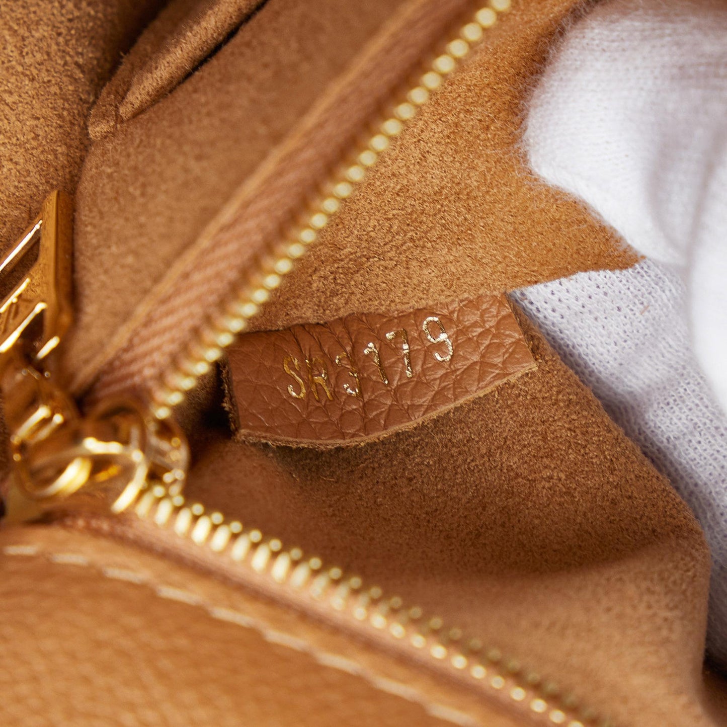 Louis Vuitton Monogram On My Side MM (SHG-C7r5xs)