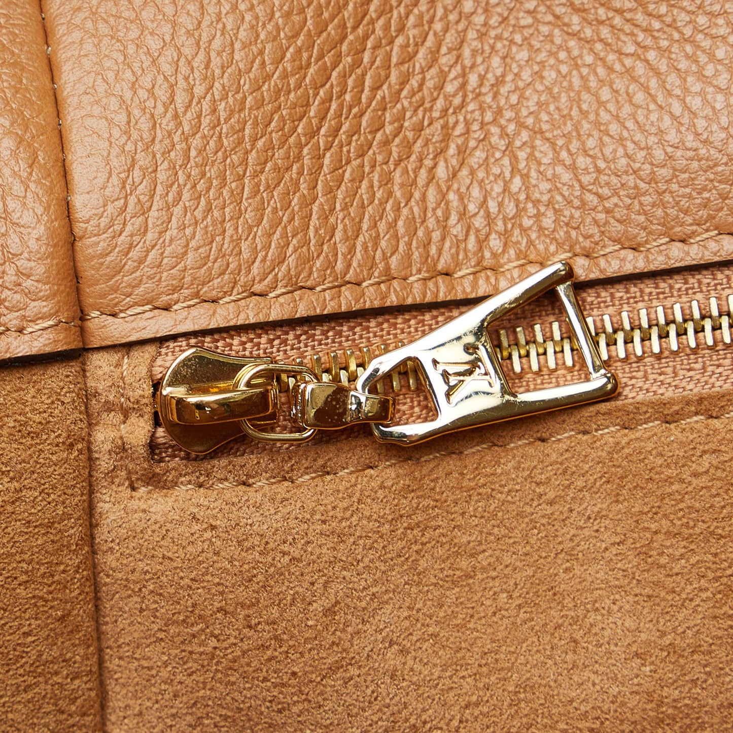 Louis Vuitton Monogram On My Side MM (SHG-C7r5xs)