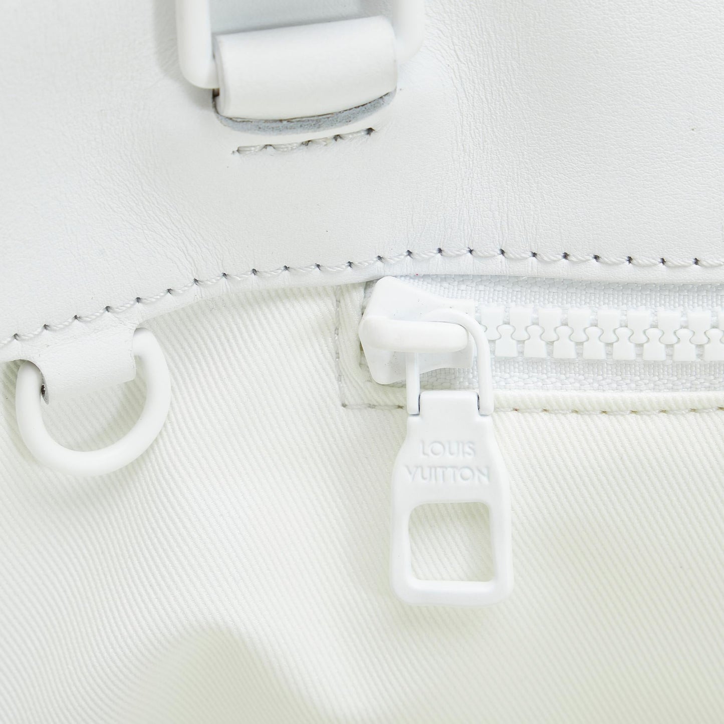 Louis Vuitton Monogram Ornaments Sac Plat 24H (SHG-dwDoVW)