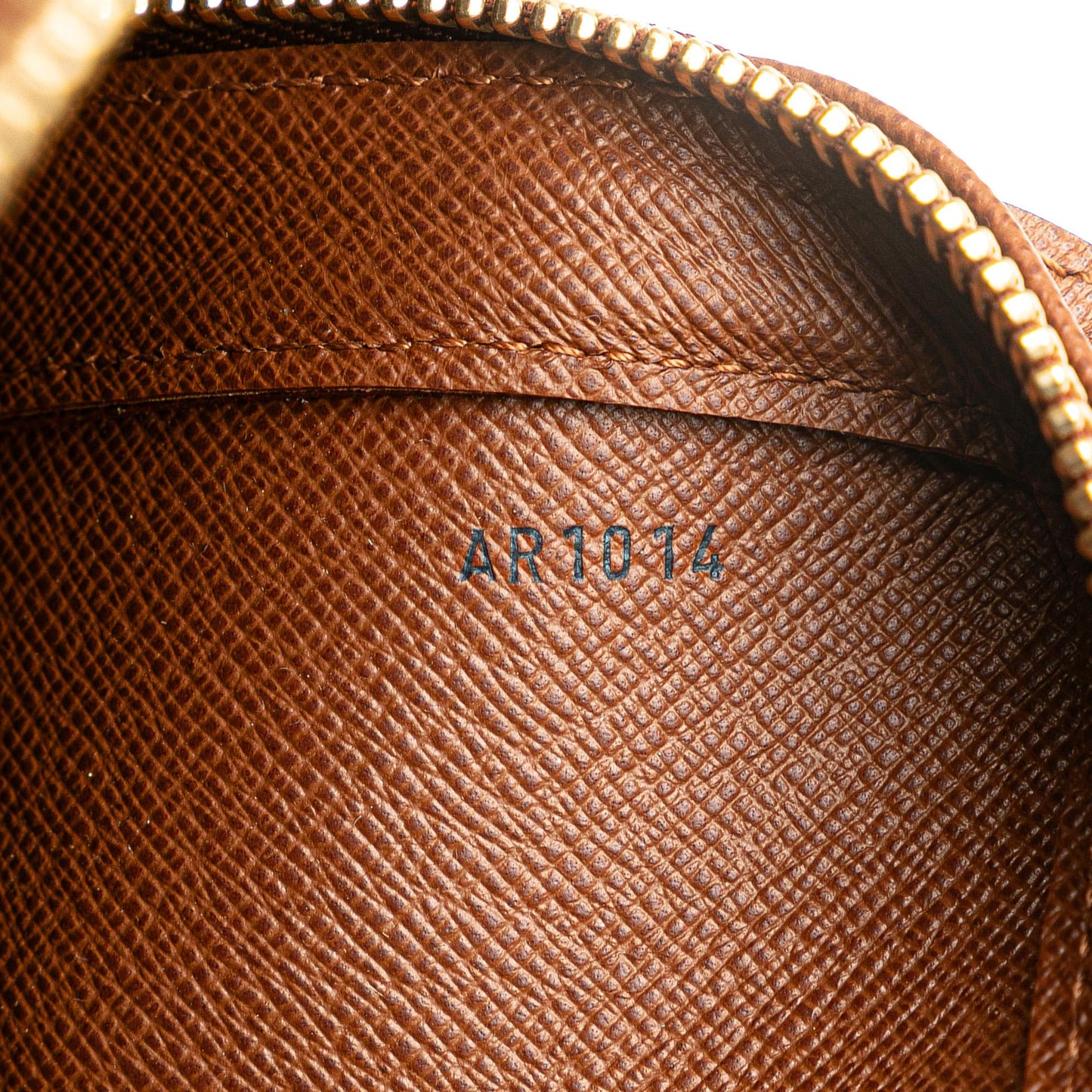 Louis Vuitton Monogram Orsay (SHG-V3gzzO)