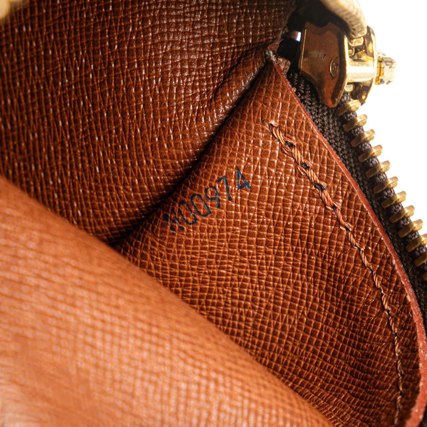 Louis Vuitton Monogram Papillon 26 (SHG-v5ZsXB)