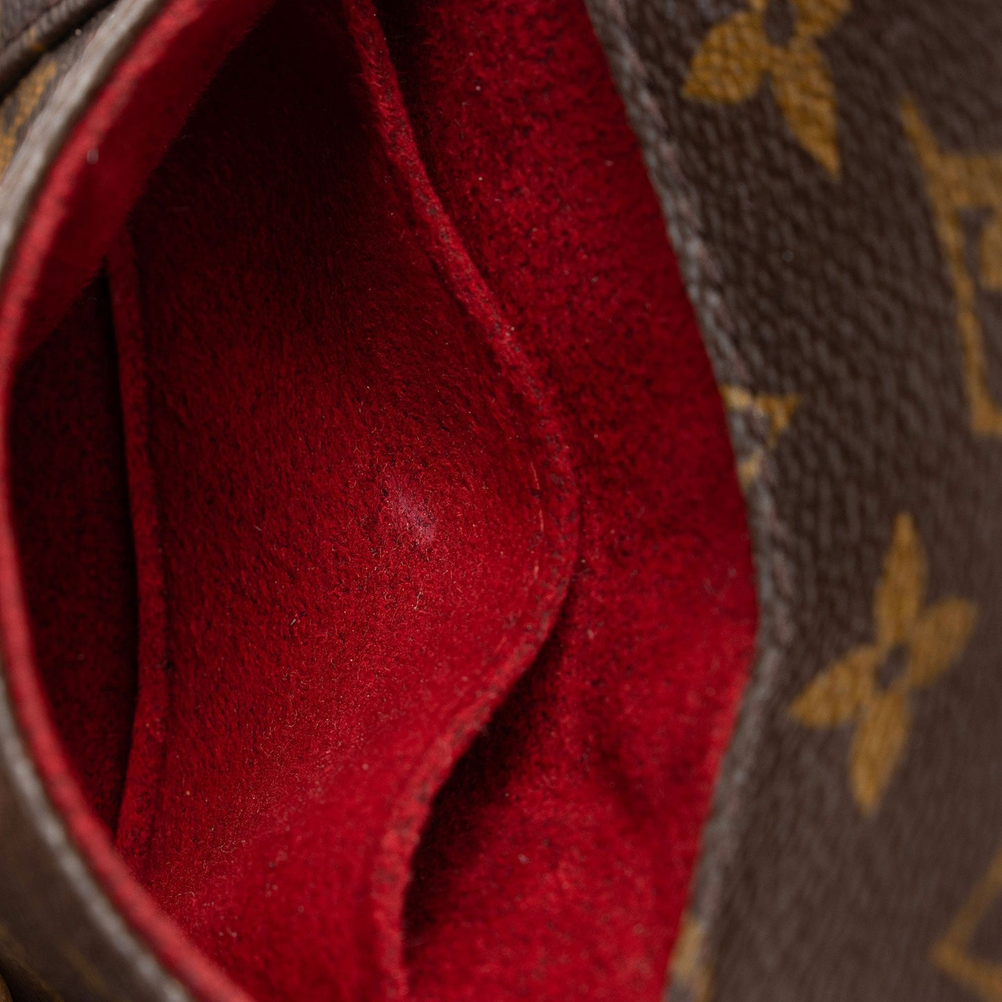 Louis Vuitton Monogram Partition Clutch (SHF-NFX3AR)