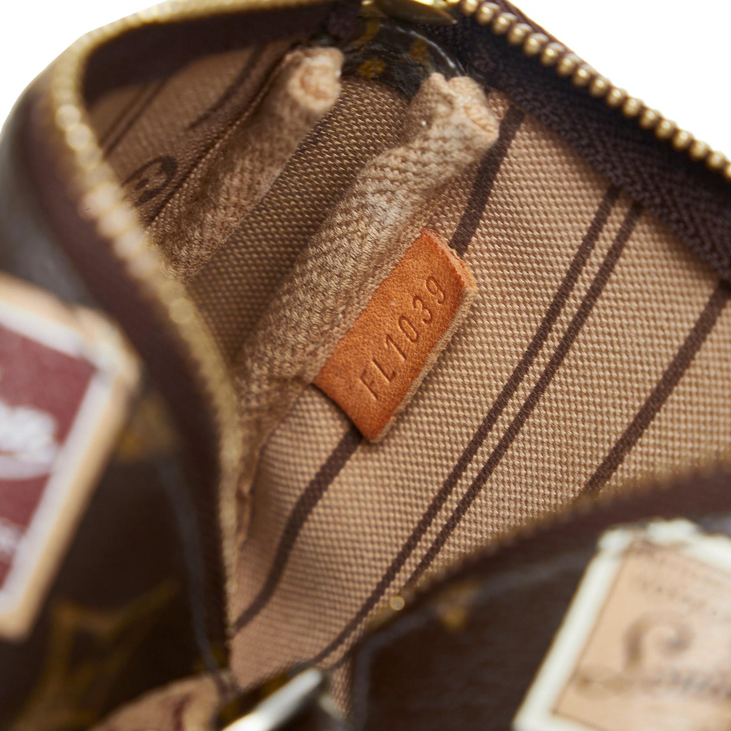 Louis Vuitton Monogram Patch Mini Pochette Accessoires (SHG-QoHOG6)