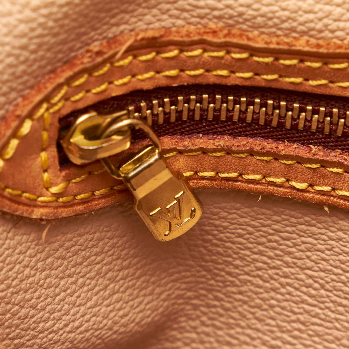 Louis Vuitton Monogram Petit Bucket (SHG-32605)