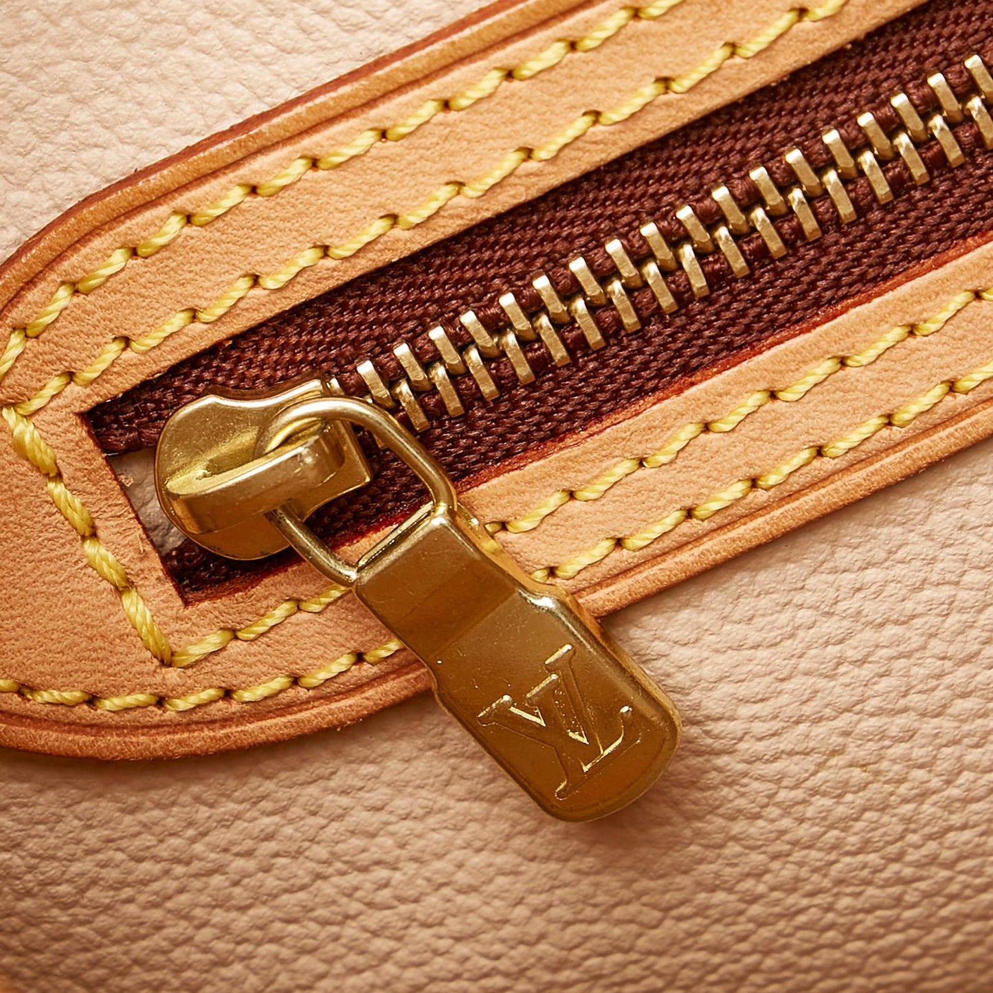 Louis Vuitton Monogram Petit Bucket (SHG-7TTln9)