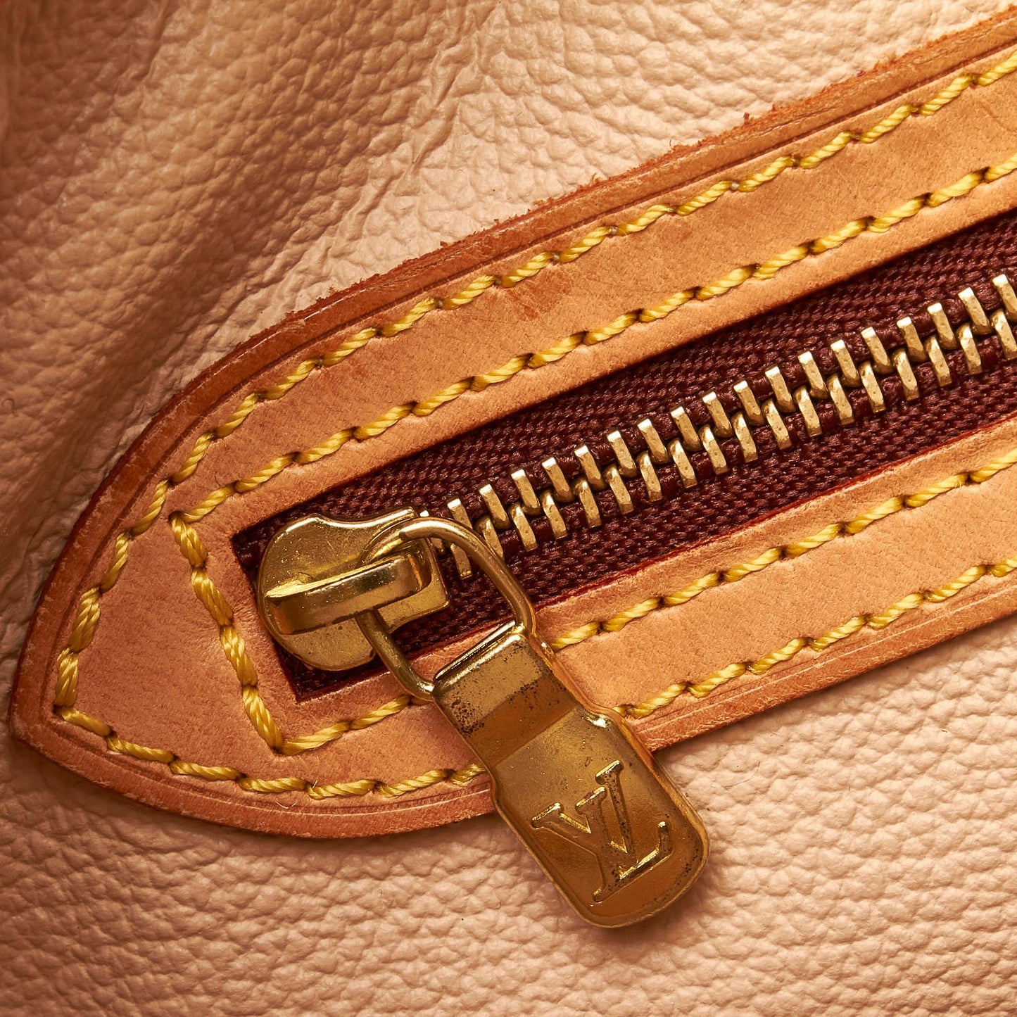 Louis Vuitton Monogram Petit Bucket (SHG-XqKmFk)