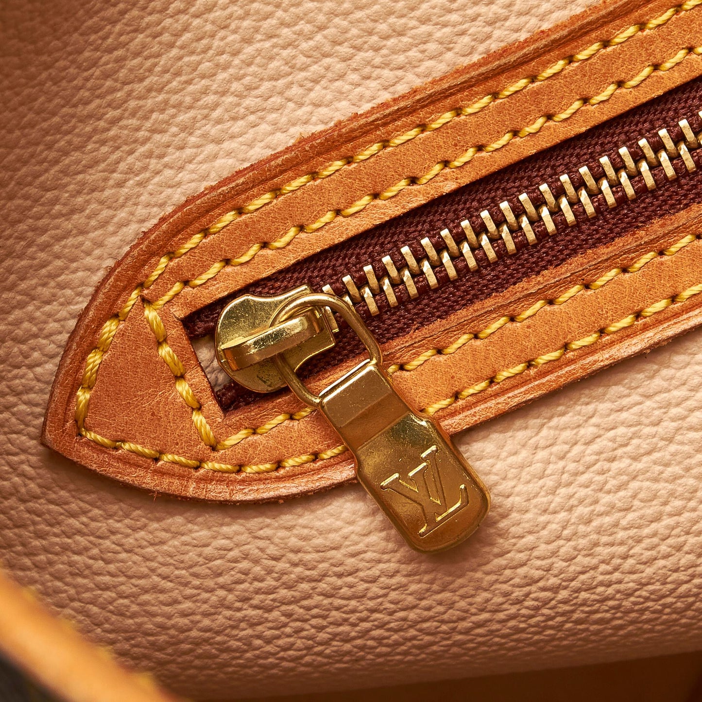Louis Vuitton Monogram Petit Bucket (SHG-VScCNw)