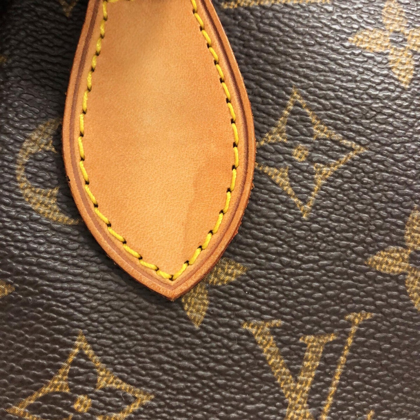 Louis Vuitton Monogram Petit Bucket (SHG-8UOglS)