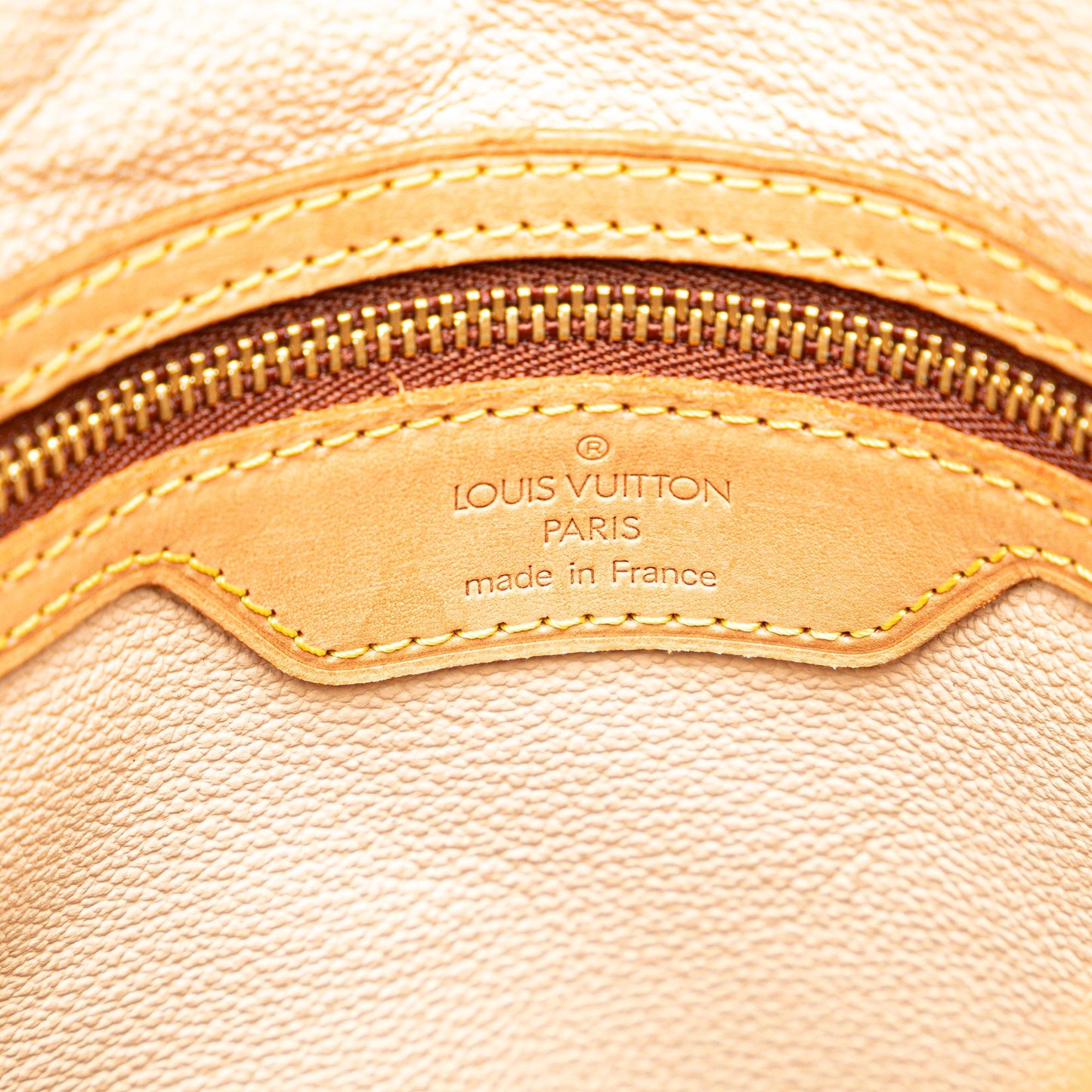 Louis Vuitton Monogram Petit Bucket (SHG-GPfEAQ)