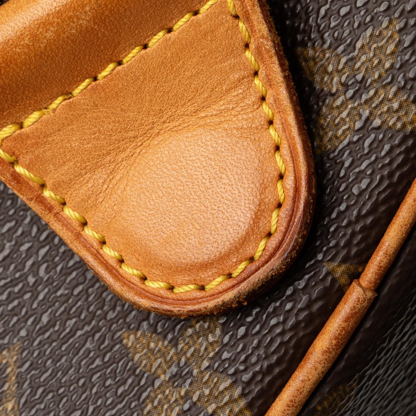 Louis Vuitton Monogram Pochette Gange (SHG-mzNu6y)